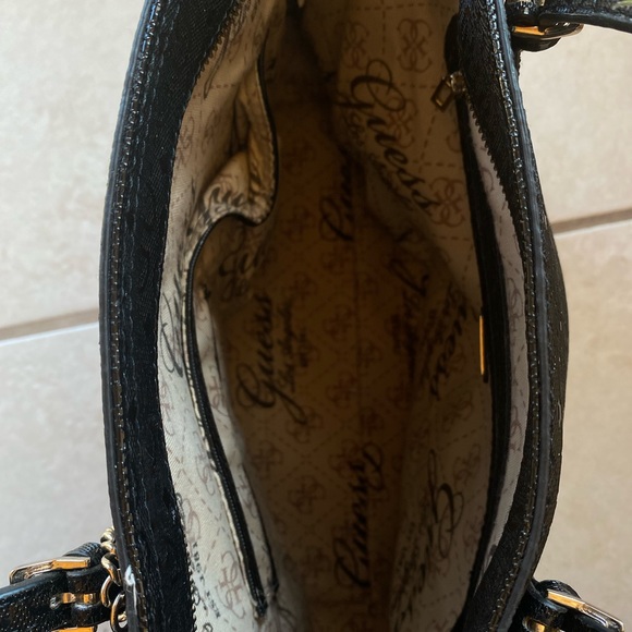 Guess Purse like new - Picture 2 of 7